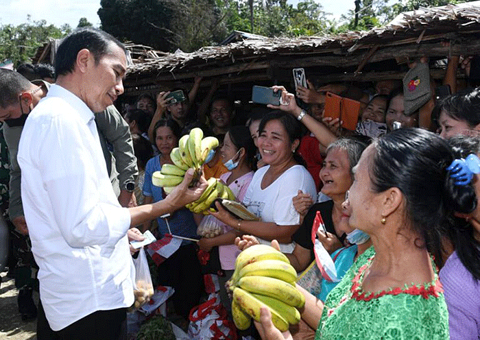 Mengawali kunjungan kerjanya di Provinsi Sumatra Utara, Presiden Joko Widodo mengunjungi Pasar Alasa di Kabupaten Nias Utara, Rabu (6/7/2022).