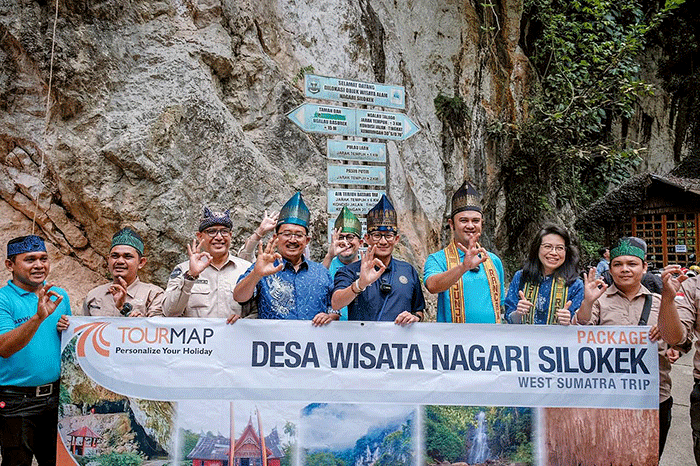 Menparekraf Sandiaga Uno mengunjungi goa yang menjadi saksi sejarah pada masa penjajahan Belanda dan Jepang di Desa Wisata Silokek.