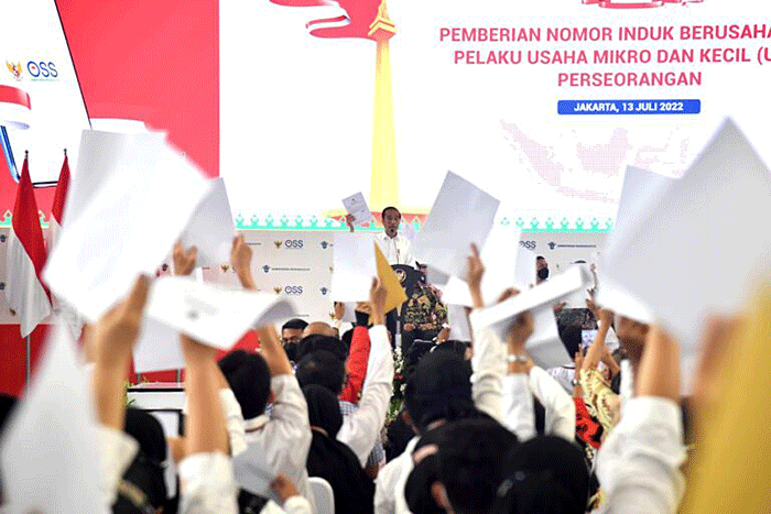Presiden Jokowi menyampaikan pidatonya pada acara Pemberian Nomor Induk Berusaha (NIB) Pelaku Usaha Mikro Kecil (UMK) Perseorangan Tahun 2022.
