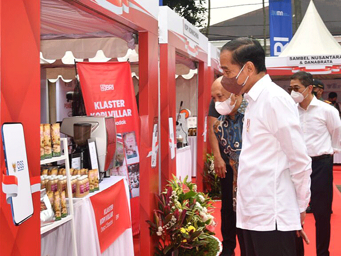 Presiden Jokowi menyampaikan pidatonya pada acara Pemberian Nomor Induk Berusaha (NIB) Pelaku Usaha Mikro Kecil (UMK) Perseorangan Tahun 2022.