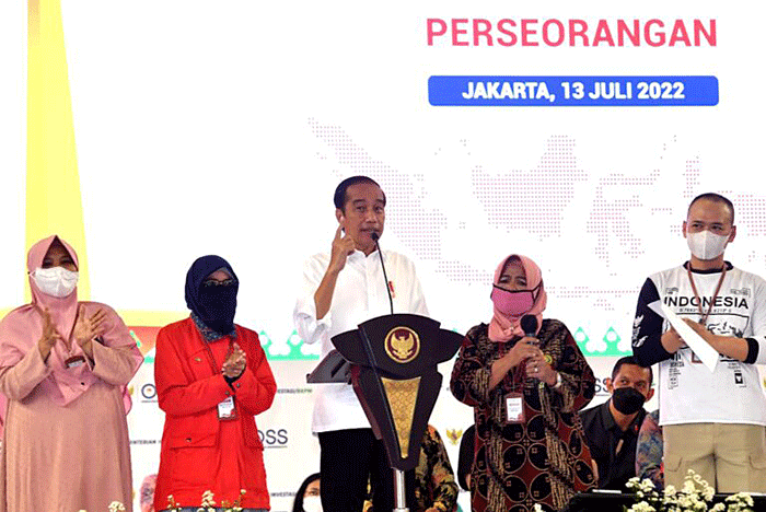 Presiden Jokowi menyampaikan pidatonya pada acara Pemberian Nomor Induk Berusaha (NIB) Pelaku Usaha Mikro Kecil (UMK) Perseorangan Tahun 2022.
