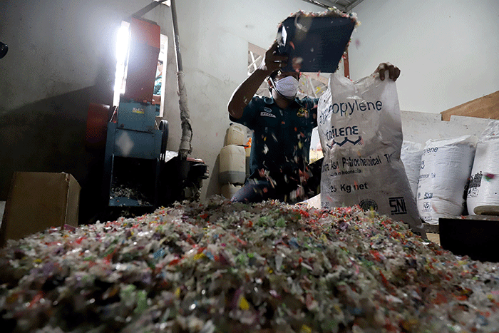 Aktivitas pengolahan sampah di Industri Pengelolaan Sampah Terpadu (IPST) di lingkungan Serdag.
