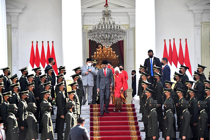 Presiden Joko Widodo bertindak sebagai inspektur upacara dalam Prasetya Perwira (Praspa) TNI-Polri tahun 2022 yang digelar di halaman Istana Merdeka.