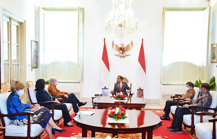 Presiden Joko Widodo menerima delegasi Bank Dunia di Istana Merdeka, Jakarta, Kamis (14/7/2022).