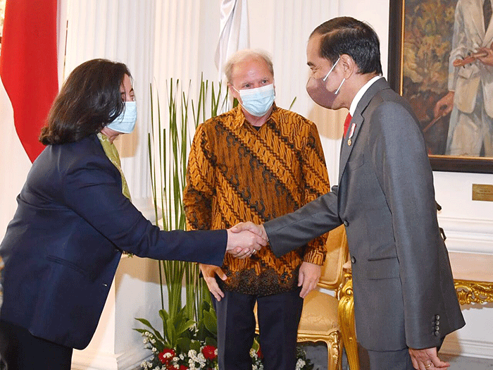 Presiden Joko Widodo menerima delegasi Bank Dunia di Istana Merdeka, Jakarta, Kamis (14/7/2022).