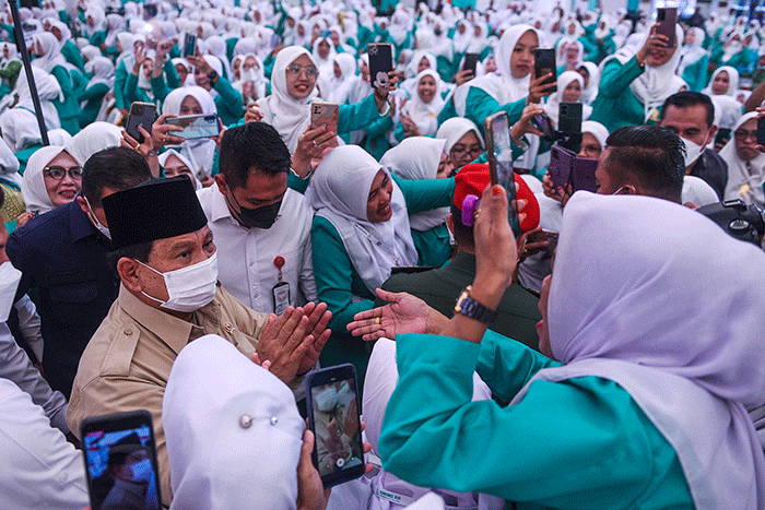Menteri Pertahanan Prabowo Subianto saat menghadiri pembukaan Kongres Fatayat NU ke-16 di Dinning Hall, Jakabaring Sport City Palembang, Jumat (15/7/2022).