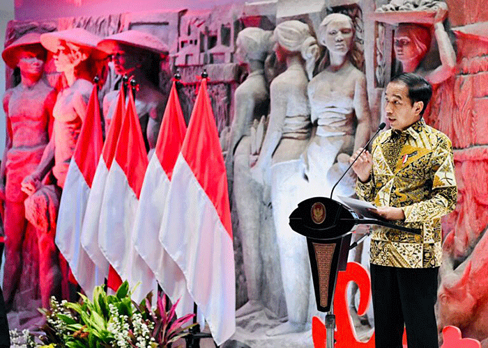 Presiden Joko Widodo didampingi Ibu Iriana Joko Widodo meresmikan transformasi Sarinah di Sarinah, Jakarta, Kamis (14/7/2022).
