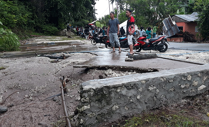 Banjir bandang menerjang Desa Tongo, Kecamatan Bonepantai, Kabupaten Bone Bolango, Provinsi Gorontalo, Jumat (15/7/2022).