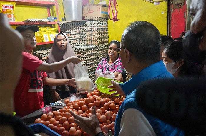 Menteri Perdagangan (Mendag) Zulkifli Hasan melakukan kunjungan kerja ke Kota Cirebon, Jawa Barat, Minggu, (17/7/2022).