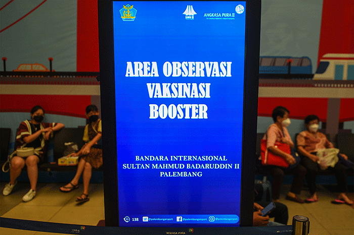 Bandara Internasional Sultan Mahmud Badaruddin II Palembang menyediakan layanan sentra vaksinasi booster Covid-19 bagi calon penumpang pesawat.