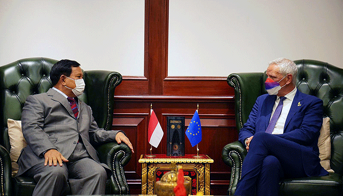 Menteri Pertahanan Prabowo Subianto menerima kunjungan Vice President European Investment Bank Kris Peeters.