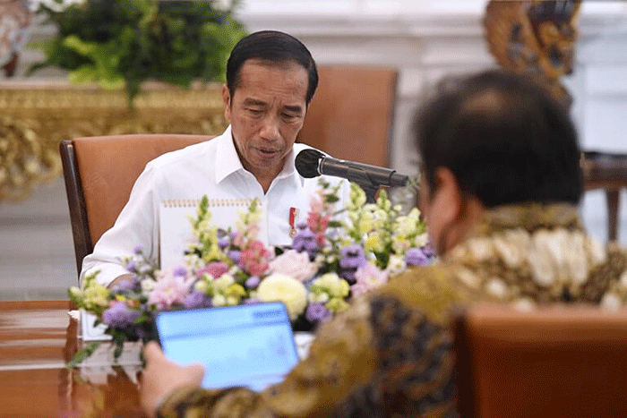 Rapat terbatas yang dipimpin oleh Presiden Joko Widodo di Istana Merdeka, Jakarta, pada Senin, 18 Juli 2022.