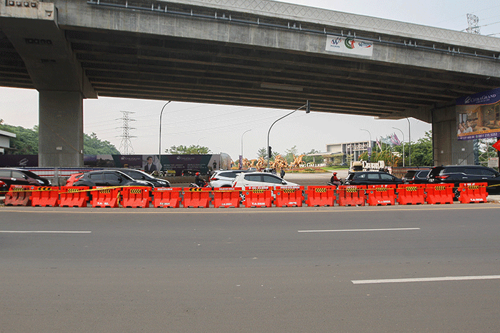 Suasana Simpang Cibubur CBD pasca kecelakaan beruntun truk Pertamina di Jalan Alternatif Cibubur Transyogi, Kota Bekasi, Jawa Barat, Selasa (19/7/2022).