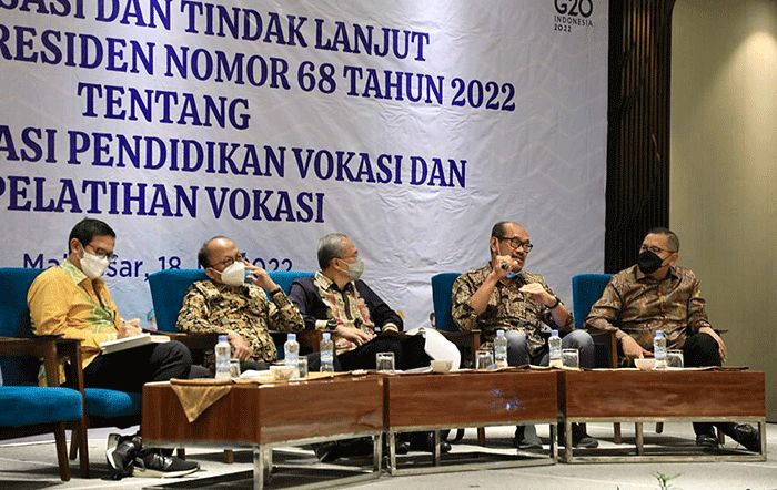 Sosialisasi dan tindak lanjut Peraturan Presiden Nomor 68 Tahun 2022 tentang Revitalisasi Pendidikan Vokasi dan Pelatihan Vokasi, di Makassar.