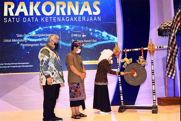Menteri Ketenagakerjaan Ida Fauziyah membuka Rapat Koordinasi Nasional (Rakornas) Satu Data Ketenagakerjaan (SDK) di Badung, Bali, Kamis (21/7/2022).