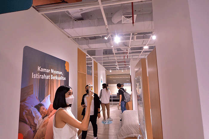 Pembukaan Experience Center terbesar pertama di mall, Jumat (22/7/2022).
