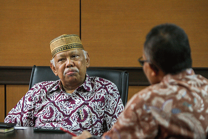 Potret Ketua Dewan Pers Prof. Dr. H. Azyumardi Azra, M.Phil., M.A., CBE usai wawancara di Kantor Dewan Pers, Jakarta, Kamis (22/7/2022).