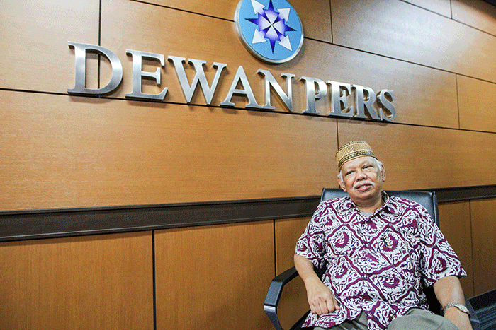 Potret Ketua Dewan Pers Prof. Dr. H. Azyumardi Azra, M.Phil., M.A., CBE usai wawancara di Kantor Dewan Pers, Jakarta, Kamis (22/7/2022).