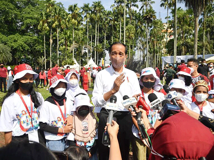 Presiden Joko Widodo memberikan dukungan positif kepada fenomena Citayam Fashion Week yang marak belakangan terjadi di sebuah area di pusat kota Jakarta.