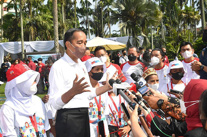 Presiden Joko Widodo memberikan dukungan positif kepada fenomena Citayam Fashion Week yang marak belakangan terjadi di sebuah area di pusat kota Jakarta.