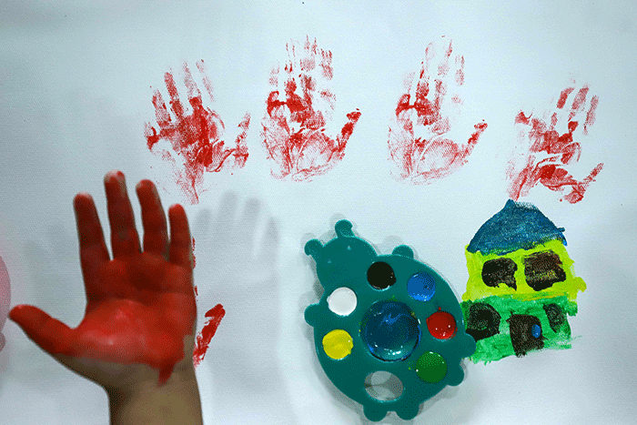 Sejulmah anak mengikuti Workshop “Lukiskan Ekspresimu dengan Tangan dan Kaki