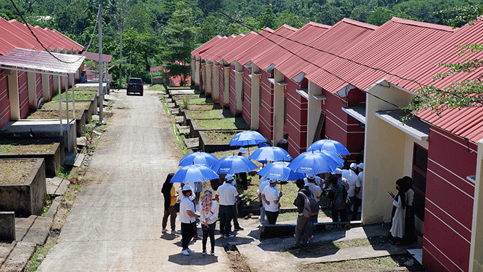 Akad massal serentak KPR subsidi dalam rangkaian One Stop Housing Solution BTN di Maros, Sulawesi Selatan, Sabtu (23/7/2022).