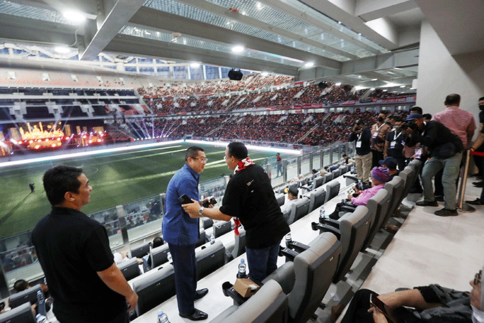 Executive Chairman MNC Group Hary Tanoesoedibjo bersama Gubernur DKI Jakarta Anies Baswedan disela Grand Launching Jakarta International Stadium (JIS).