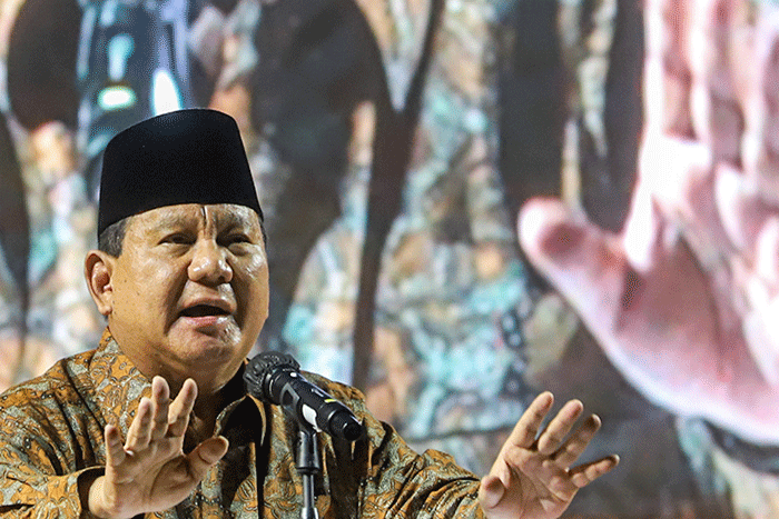 Menteri Pertahanan Prabowo Subianto menghadiri acara keluarga besar serta alumni Taman Siswa yang berlangsung di Tenis Indoor Senayan, Jakarta.
