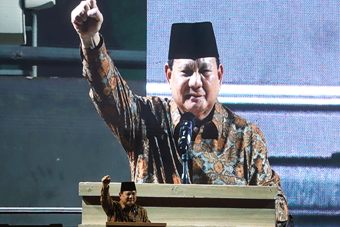 Menteri Pertahanan Prabowo Subianto menghadiri acara keluarga besar serta alumni Taman Siswa yang berlangsung di Tenis Indoor Senayan, Jakarta.