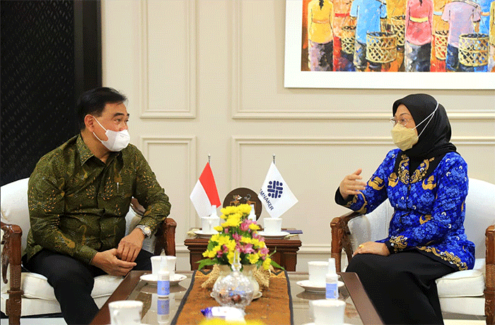 Menteri Ketenagakerjaan Ida Fauziyah menyambut baik keinginan Pemerintah Daerah Tanah Bumbu, Kalimantan Selatan yang ingin mengalihkan Balai Latihan Kerja UPTD.