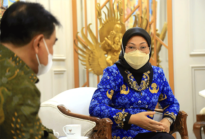 Menteri Ketenagakerjaan Ida Fauziyah menyambut baik keinginan Pemerintah Daerah Tanah Bumbu, Kalimantan Selatan yang ingin mengalihkan Balai Latihan Kerja UPTD.