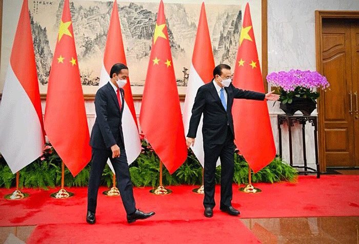 Presiden Joko Widodo melakukan pertemuan bilateral dengan Perdana Menteri RRT (Premier) Li Keqiang di Villa 5, Diaoyutai State Guesthouse, Beijing.