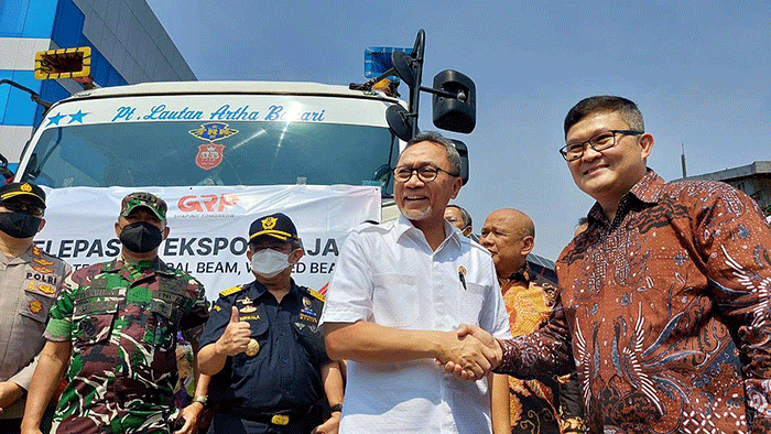 Menteri Perdagangan (Mendag) Zulkifli Hasan melakukan pelepasan ekspor 3.800 metrik ton baja struktur dan plat baja ke Selandia Baru.