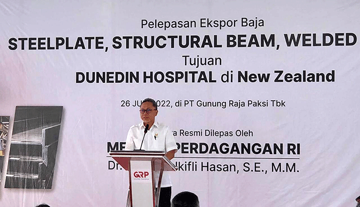 Menteri Perdagangan (Mendag) Zulkifli Hasan melakukan pelepasan ekspor 3.800 metrik ton baja struktur dan plat baja ke Selandia Baru.