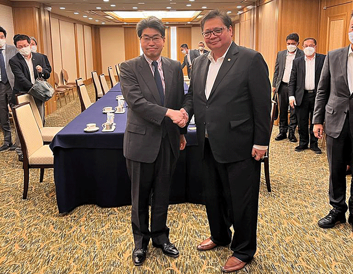 Menteri Koordinator Bidang Perekonomian Airlangga Hartarto bertemu dengan Gubernur Japan Bank for International Cooperation (JBIC) yang baru, Nobumitsu Hayashi.