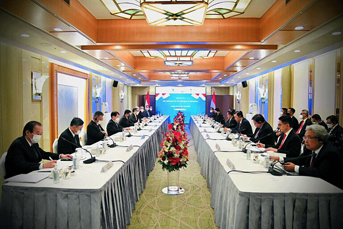 Presiden Joko Widodo bertemu dengan sejumlah CEO perusahaan Jepang di Imperial Hotel, Tokyo, Jepang, Rabu (27/7/2022).