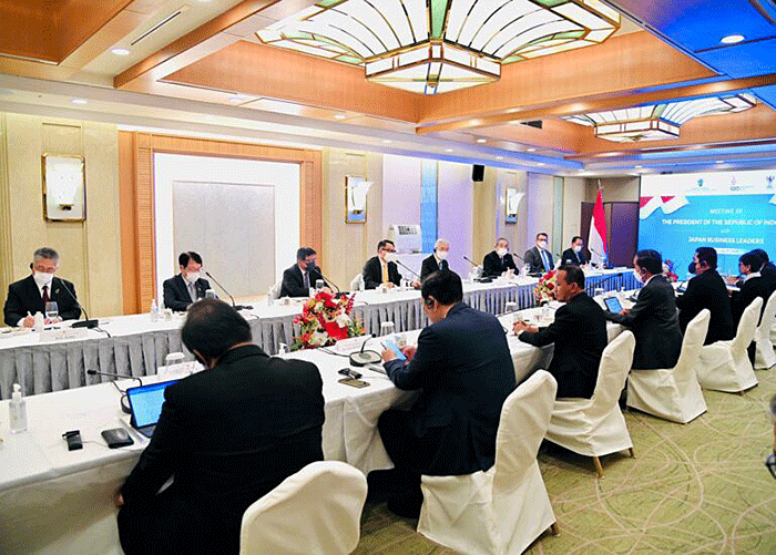 Presiden Joko Widodo bertemu dengan sejumlah CEO perusahaan Jepang di Imperial Hotel, Tokyo, Jepang, Rabu (27/7/2022).
