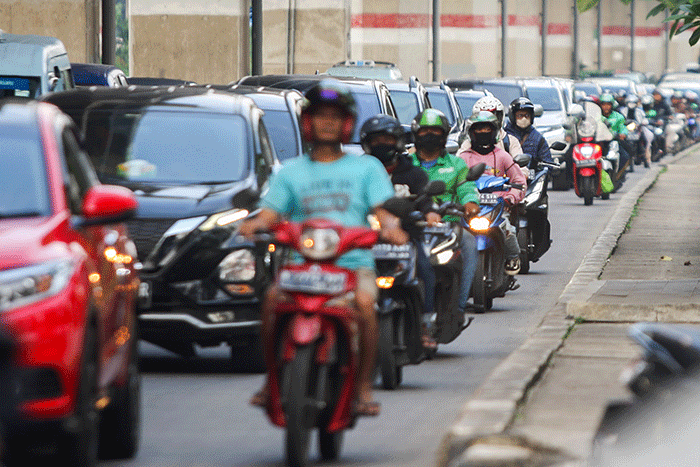 Suasana Jembatan Kapin usai ditutup permanen di Pondok Kelapa, Jakarta Timur, Kamis (28/7/2022).