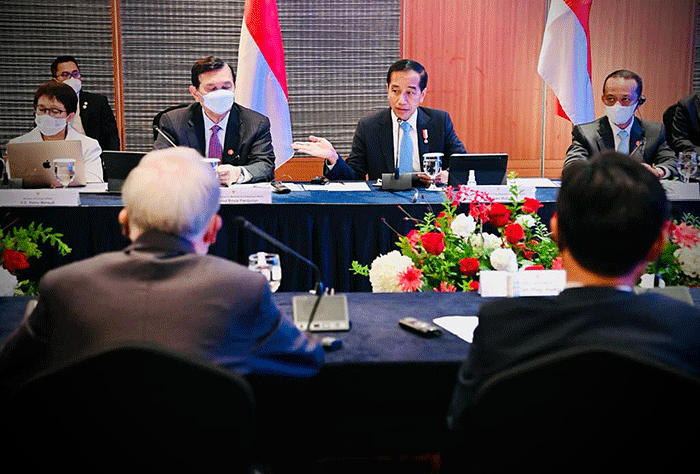 Mengawali kunjungannya di Korea Selatan, Presiden Joko Widodo menghadiri pertemuan dengan CEO perusahaan-perusahaan Korea Selatan di Lotte Hotel.