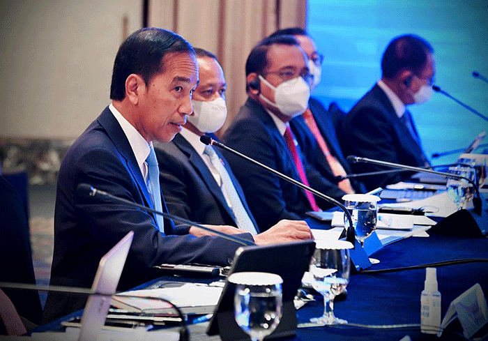 Mengawali kunjungannya di Korea Selatan, Presiden Joko Widodo menghadiri pertemuan dengan CEO perusahaan-perusahaan Korea Selatan di Lotte Hotel.