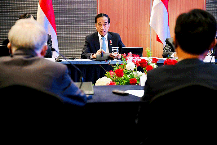 Mengawali kunjungannya di Korea Selatan, Presiden Joko Widodo menghadiri pertemuan dengan CEO perusahaan-perusahaan Korea Selatan di Lotte Hotel.