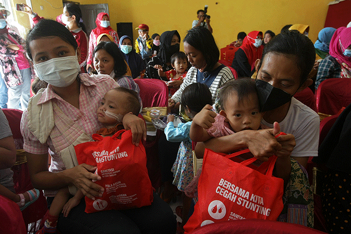 Sejumlah warga mengikuti demo masak opor dan puding di Aula Kelurahan Bugangan, Kota Semarang, Jawa Tengah, Kamis (28/7/2022).