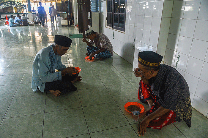 Memperingati 10 Muharram 1444 H Masjid Al Mahmudiyah yang dikenal dengan nama Masjid Simpang Suro di Jalan Ki Gede Ing Suro, 30 Ilir Palembang.