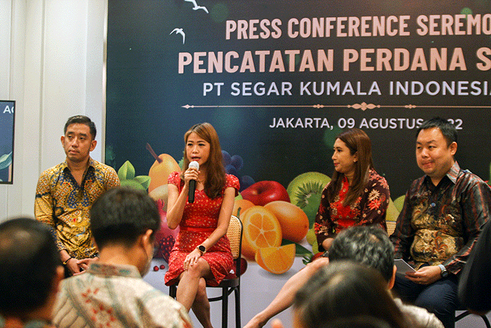 Konferensi pers seremoni pencatatan perdana saham PT Segar Kumala Indonesia Tbk di Jakarta, Selasa (9/8/2022).