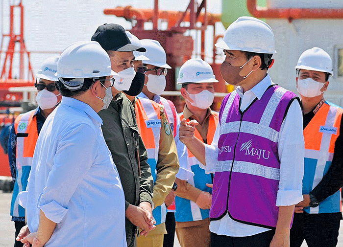 Presiden Joko Widodo didampingi Ibu Iriana Joko Widodo meresmikan pembangunan Terminal Kijing Pelabuhan Pontianak yang terletak di Kabupaten Mempawah.
