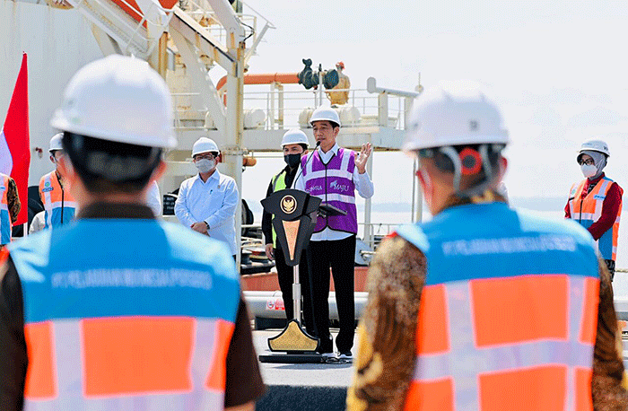 Presiden Joko Widodo didampingi Ibu Iriana Joko Widodo meresmikan pembangunan Terminal Kijing Pelabuhan Pontianak yang terletak di Kabupaten Mempawah.
