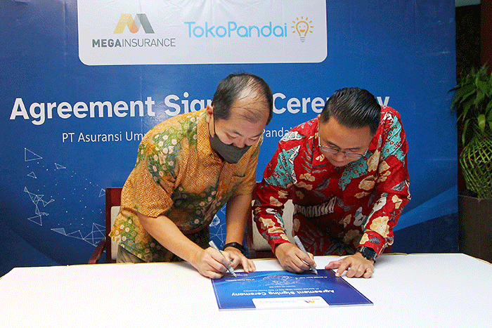 Penandatanganan kerja sama antara PT Asuransi Umum Mega dengan PT Toko Pandai Nusantara di Jakarta, Kamis (11/8/2022).