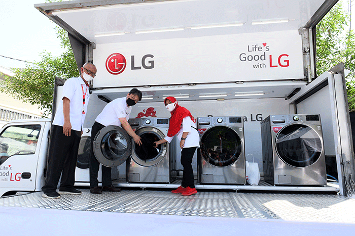 Kegiatan Mencuci Sehat Bersama LG di Jakarta, Kamis (11/8/2022).