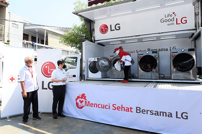 Kegiatan Mencuci Sehat Bersama LG di Jakarta, Kamis (11/8/2022).