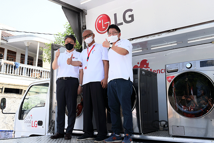 Kegiatan Mencuci Sehat Bersama LG di Jakarta, Kamis (11/8/2022).
